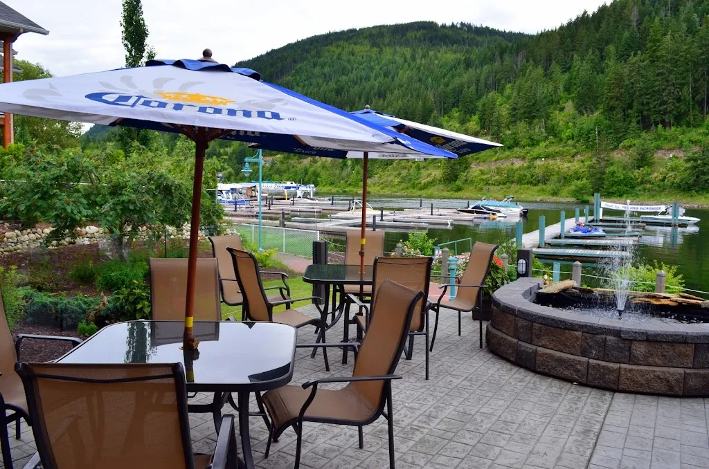 Moose Mulligans Public Eatery_Sicamous_slider_imagen_1