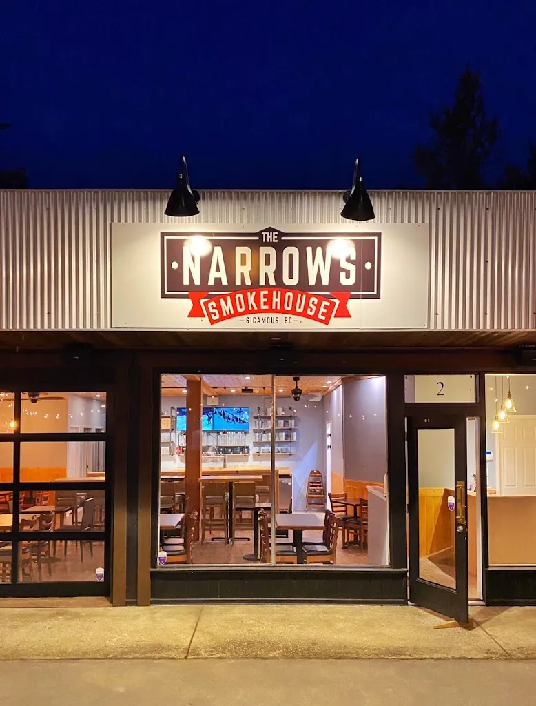 The Narrows Smokehouse (Re-Open DEC.4) restaurante en Sicamous
