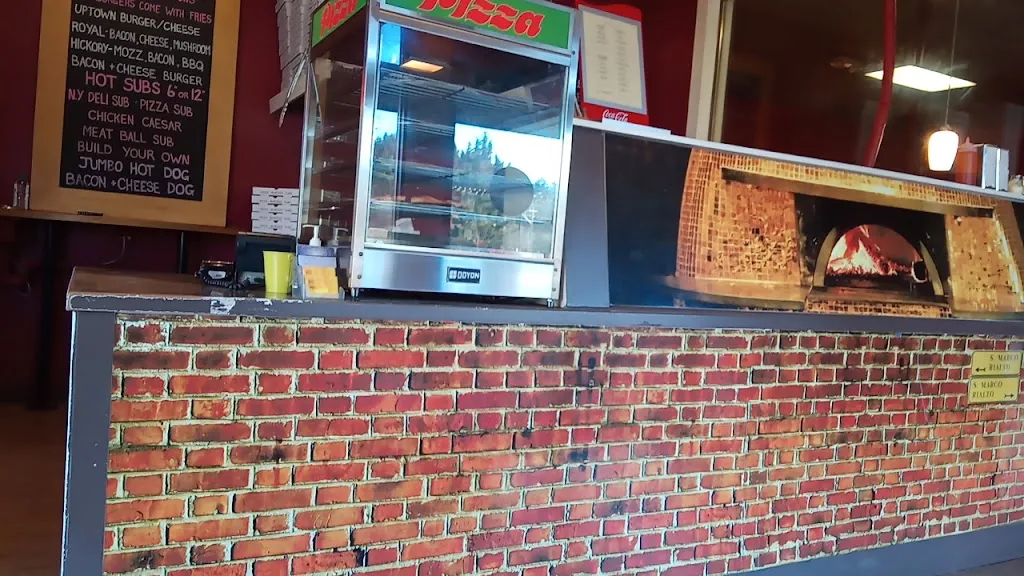 Uptown Pizza restaurante en Salt Spring Island