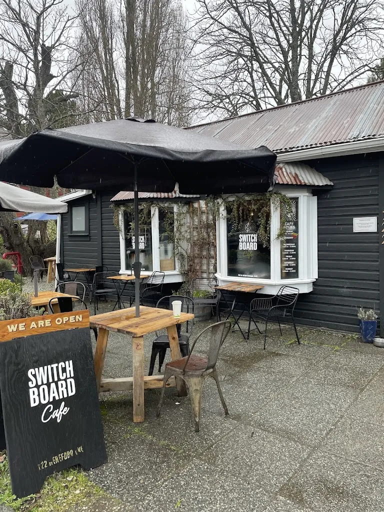 Switchboard Cafe_Salt Spring Island_slider_imagen_1