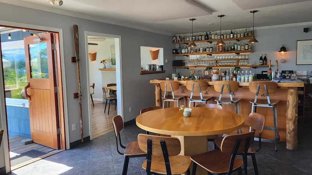WILD MOUNTAIN Food & Drink restaurante en Sooke