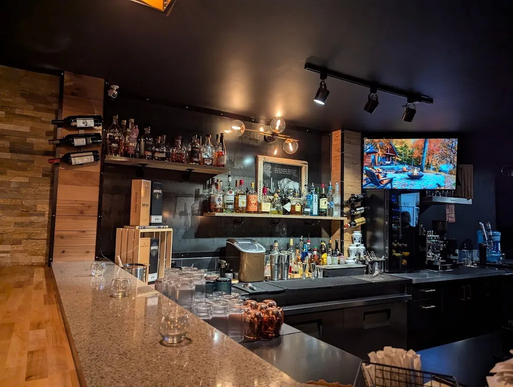 The Casual Canoe Bourbon & Craft Kitchen restaurante en Cold Lake