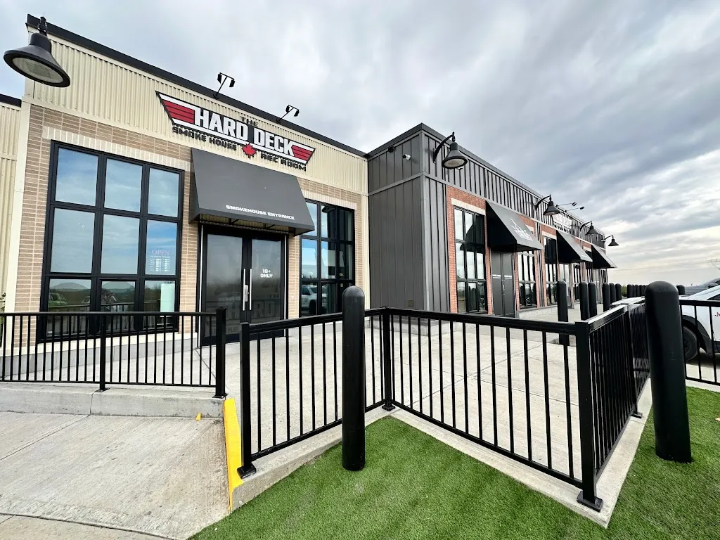 The Hard Deck Smokehouse & Rec Room restaurante en Cold Lake