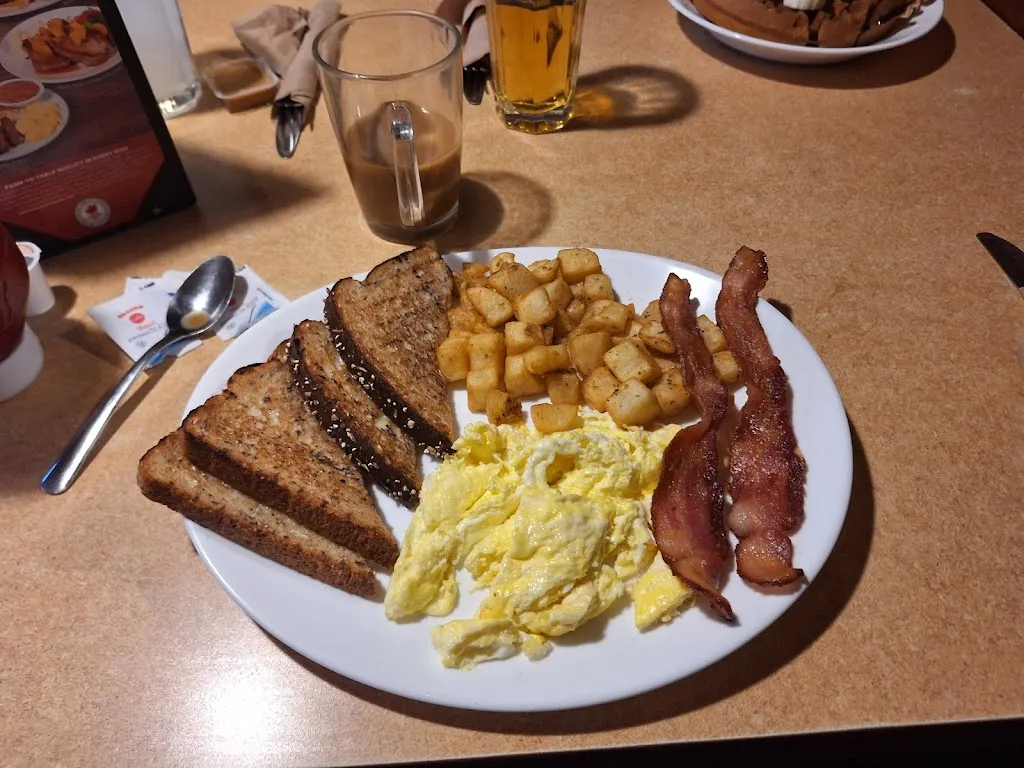 Humpty's Big Plate Diner - Cold Lake restaurante en Cold Lake