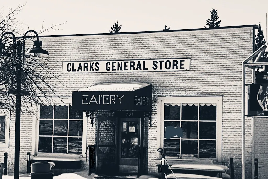 Clark's General Store_Cold Lake_slider_imagen_1
