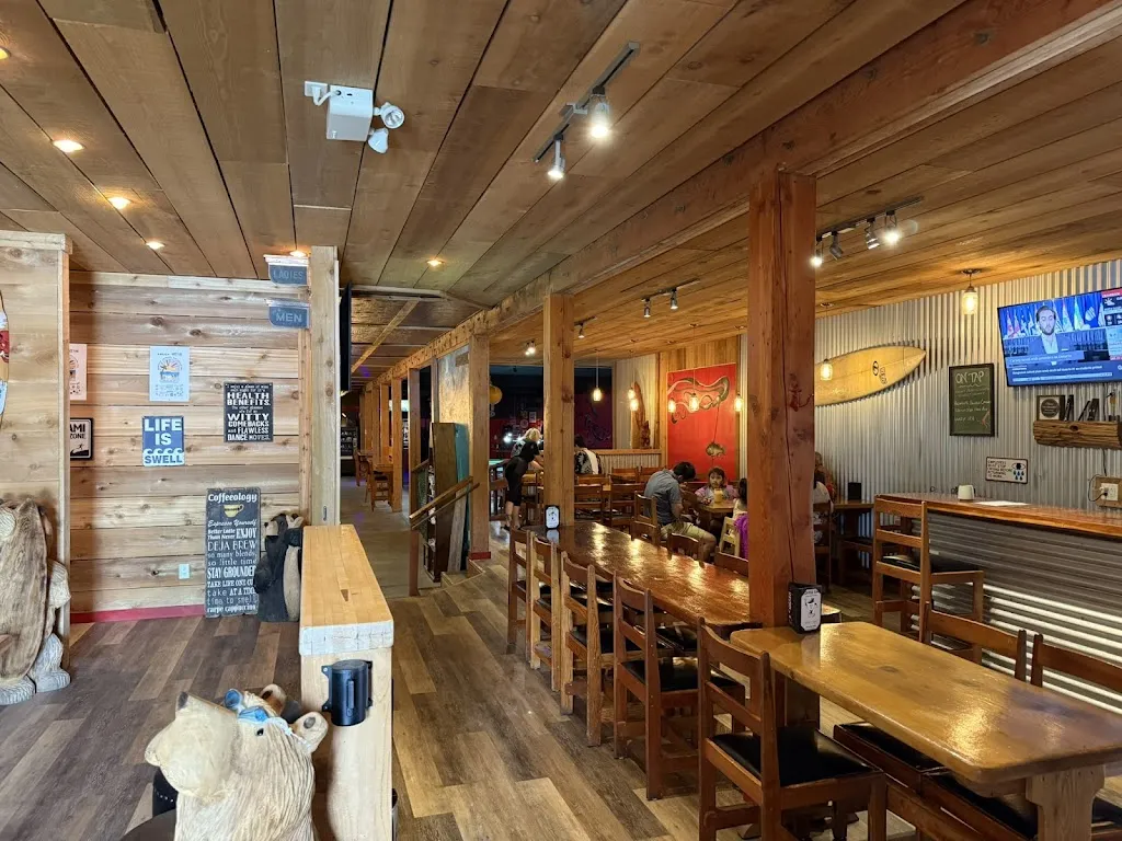 Howler's Family Restaurant and Amusements restaurante en Ucluelet