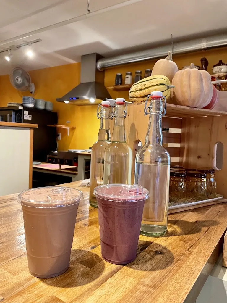 Nikolina Vracar_Yayu Cafe_Ucluelet_review