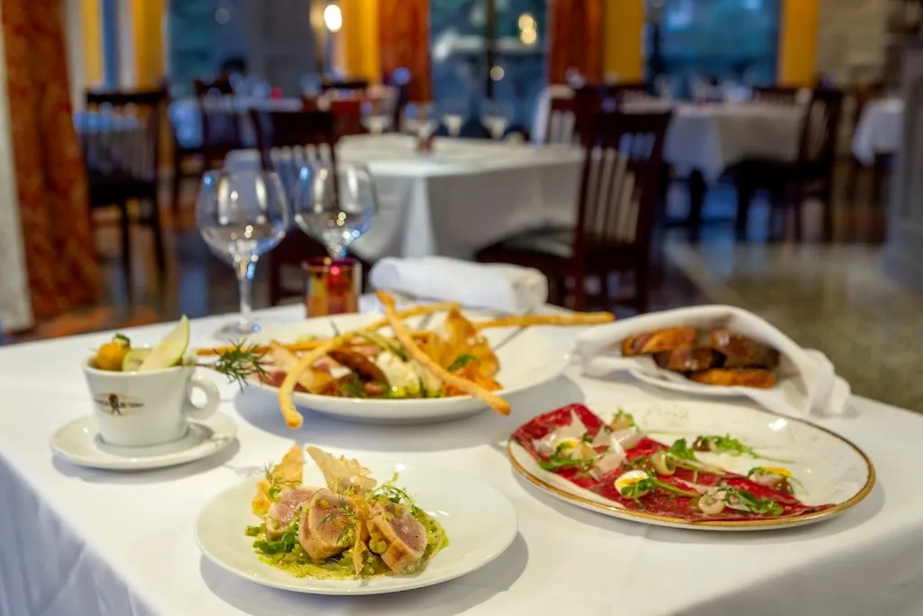 Quattro Restaurant_Whistler_slider_image_3