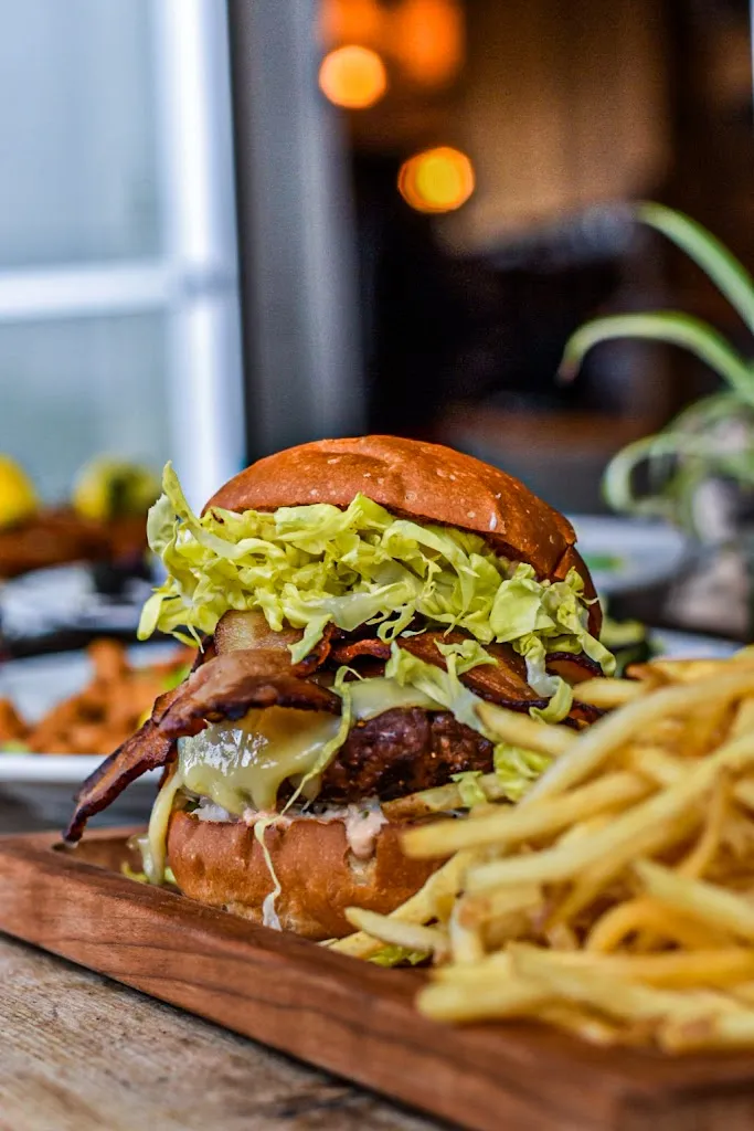 Uli's Restaurant_White Rock_slider_imagen_3