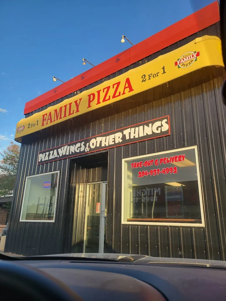 2 for 1 Family Pizza 🍕 Roblin restaurante en Roblin