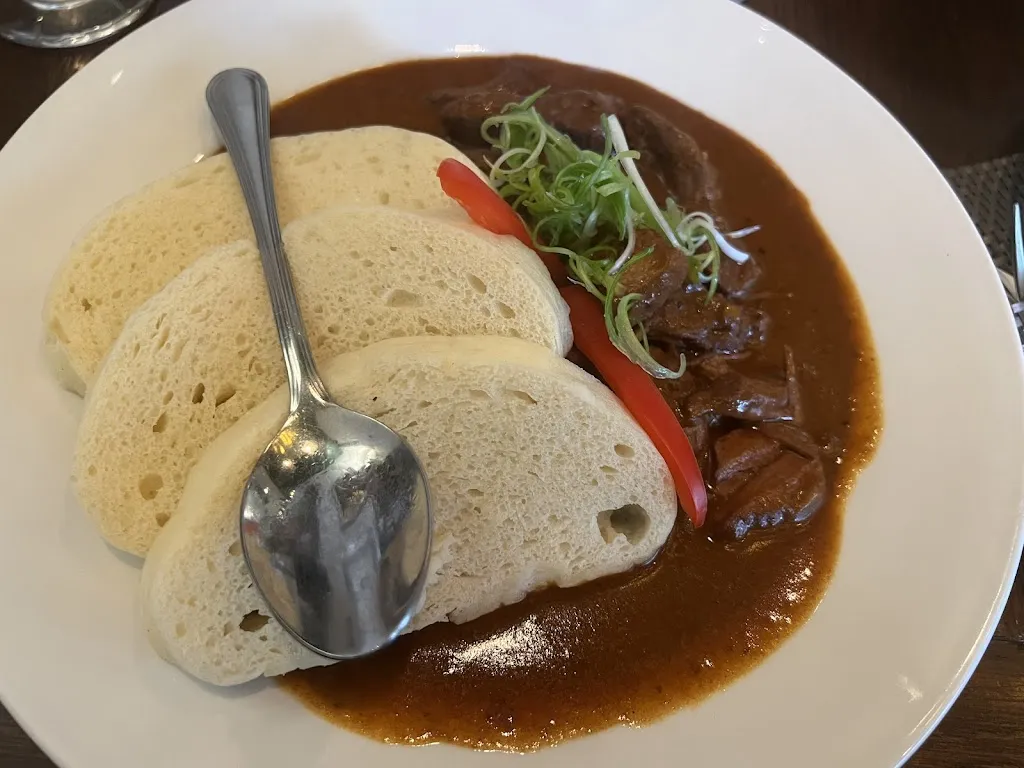 Bistro Praha_Edmonton_slider_immagine_3