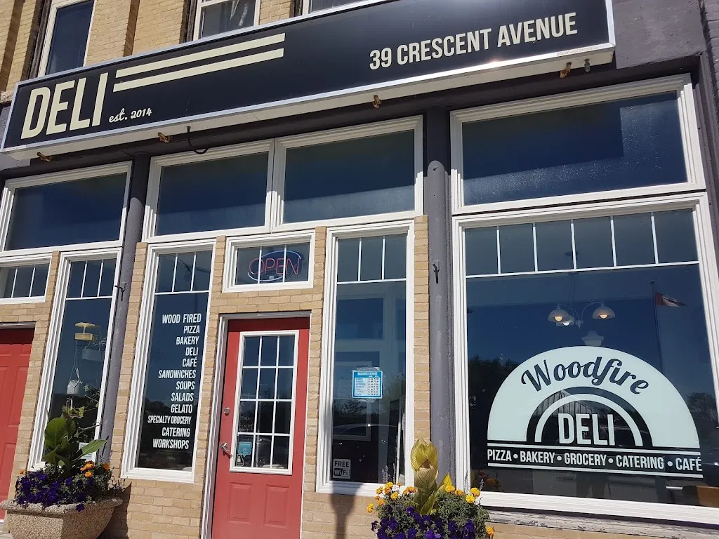 Woodfire Deli restaurante en Souris