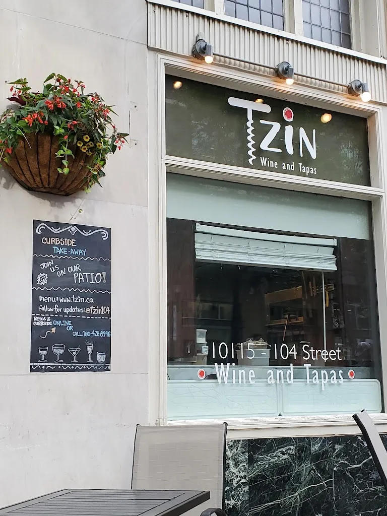 Tzin Wine & Tapas restaurante en Edmonton
