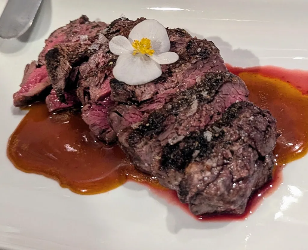 Tzin Wine & Tapas_Edmonton_slider_bild_3