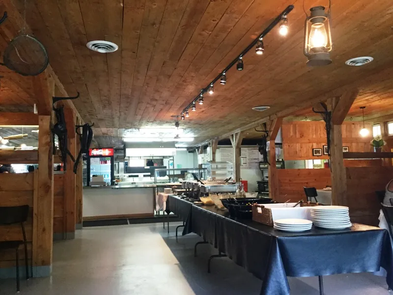 Livery Barn Restaurant_Steinbach_slider_imagen_1
