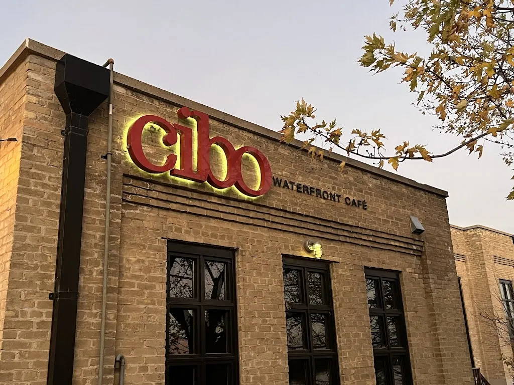 Cibo Waterfront Cafe restaurante en Winnipeg