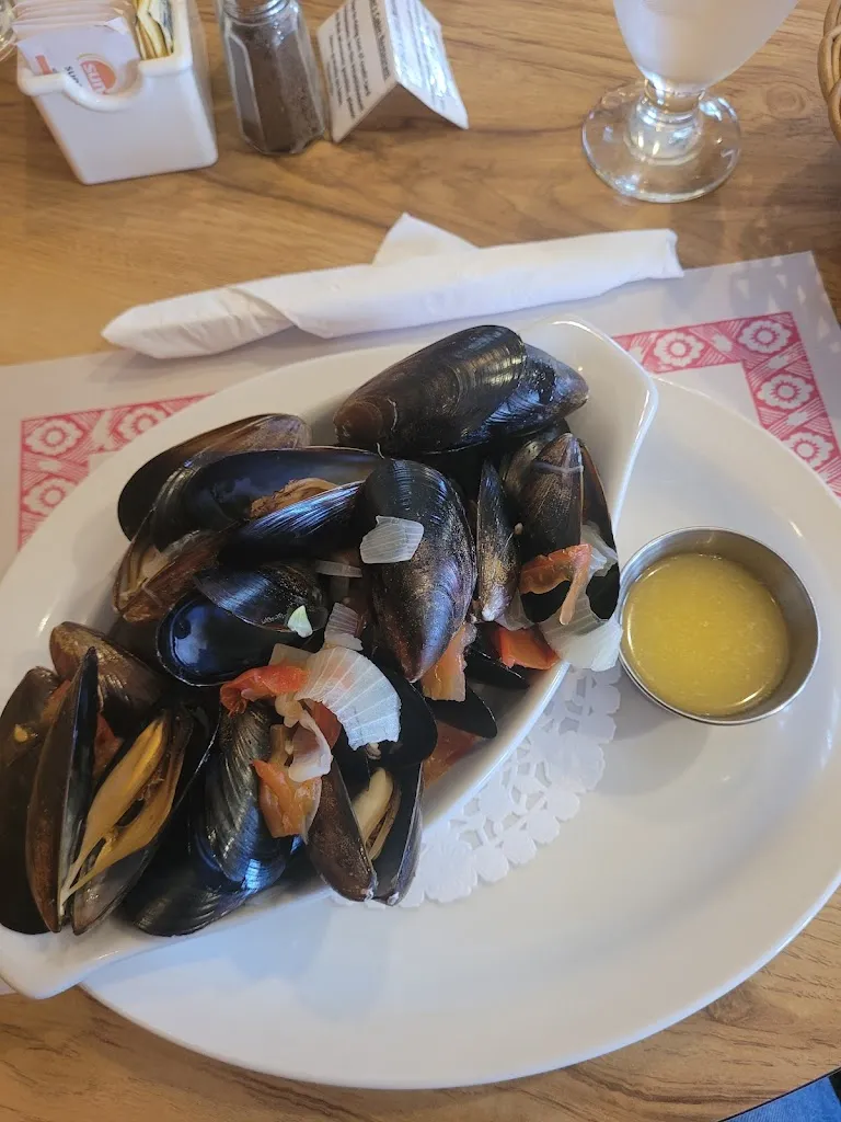 Lily Kuntz_Captain's Cabin Restaurant_Digby County_reseña