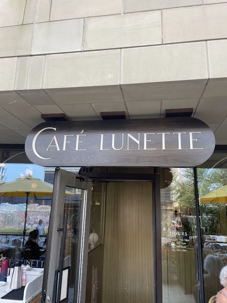 Juan Munoz_Café Lunette_Halifax_review