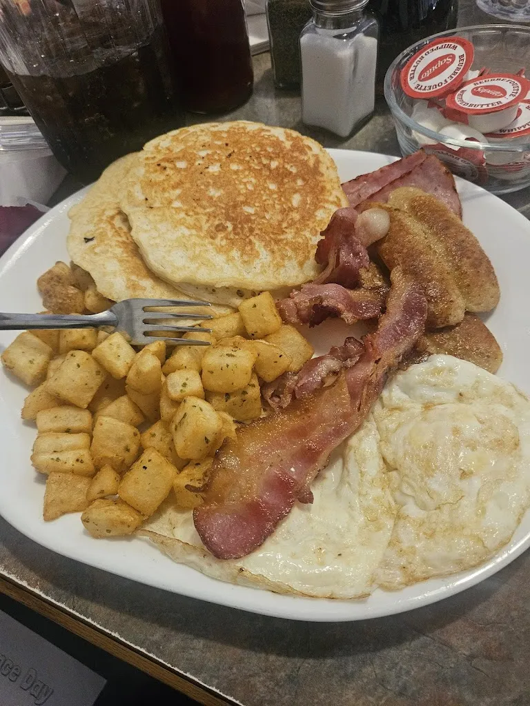 Alice_Ernie O's Restaurant & Pub_Fox Creek_avis