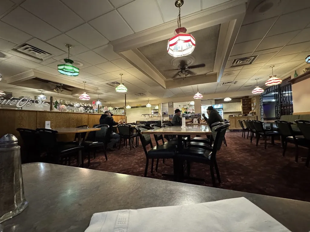 Ernie O's Restaurant & Pub_Fox Creek_slider_image_1