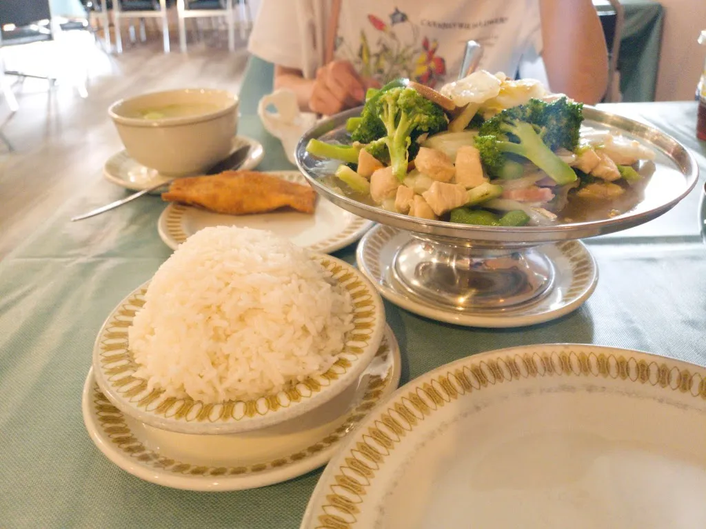 Christopher Chang_Jade Palace Restaurant_Springhill_avis