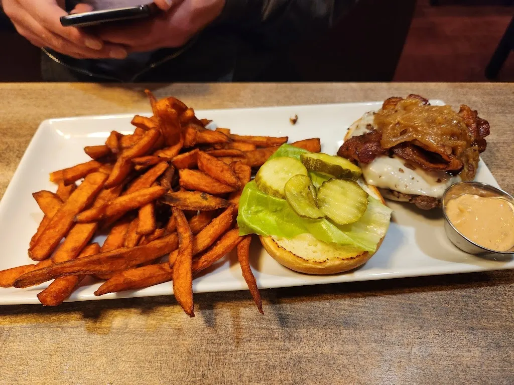 The Frob Kitchen & Eatery_Iqaluit_slider_image_3