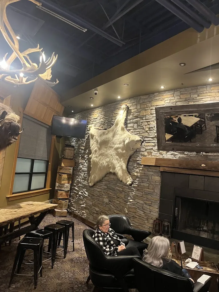 The Storehouse Bar & Grill_Iqaluit_slider_image_2
