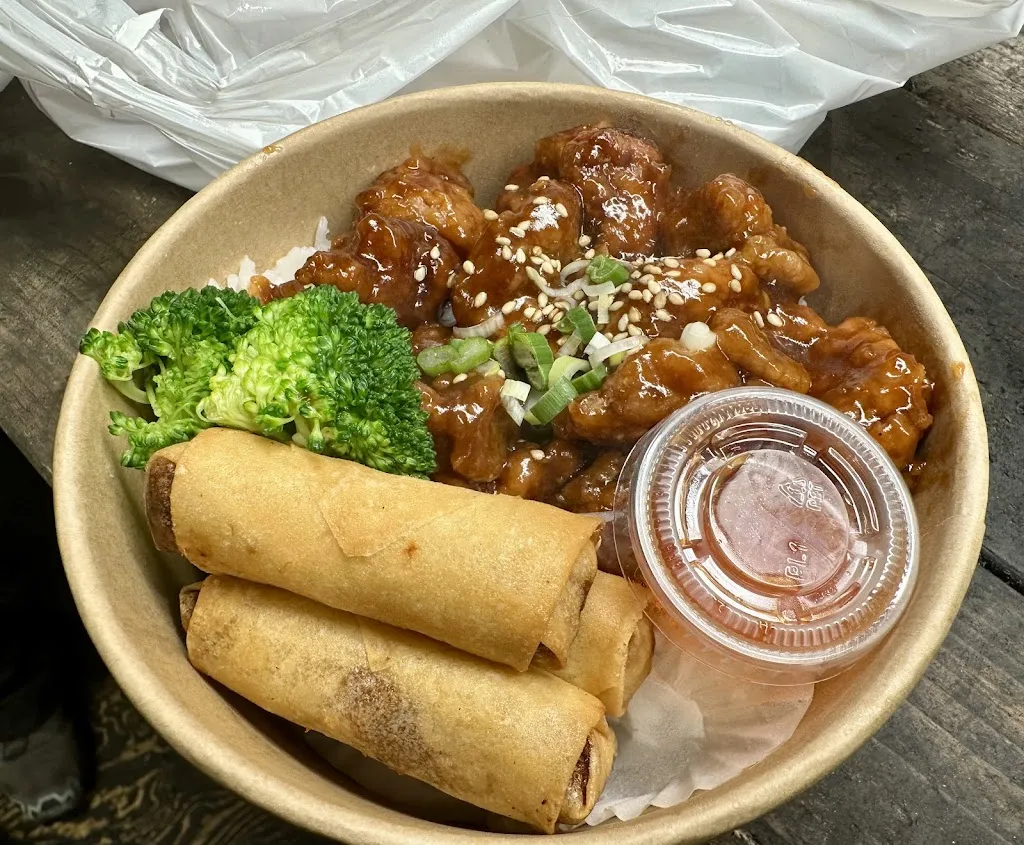 Asian Kitchen_Iqaluit_slider_image_2