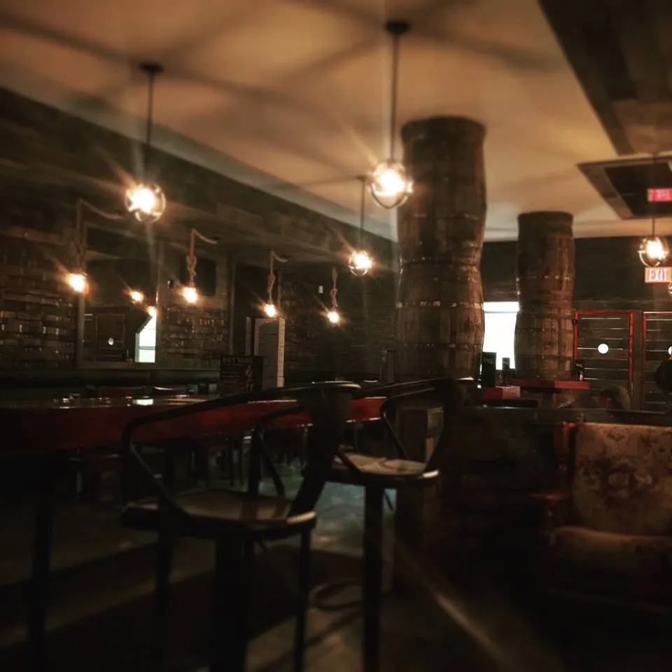 The Whisky Barrel restaurante en Algoma