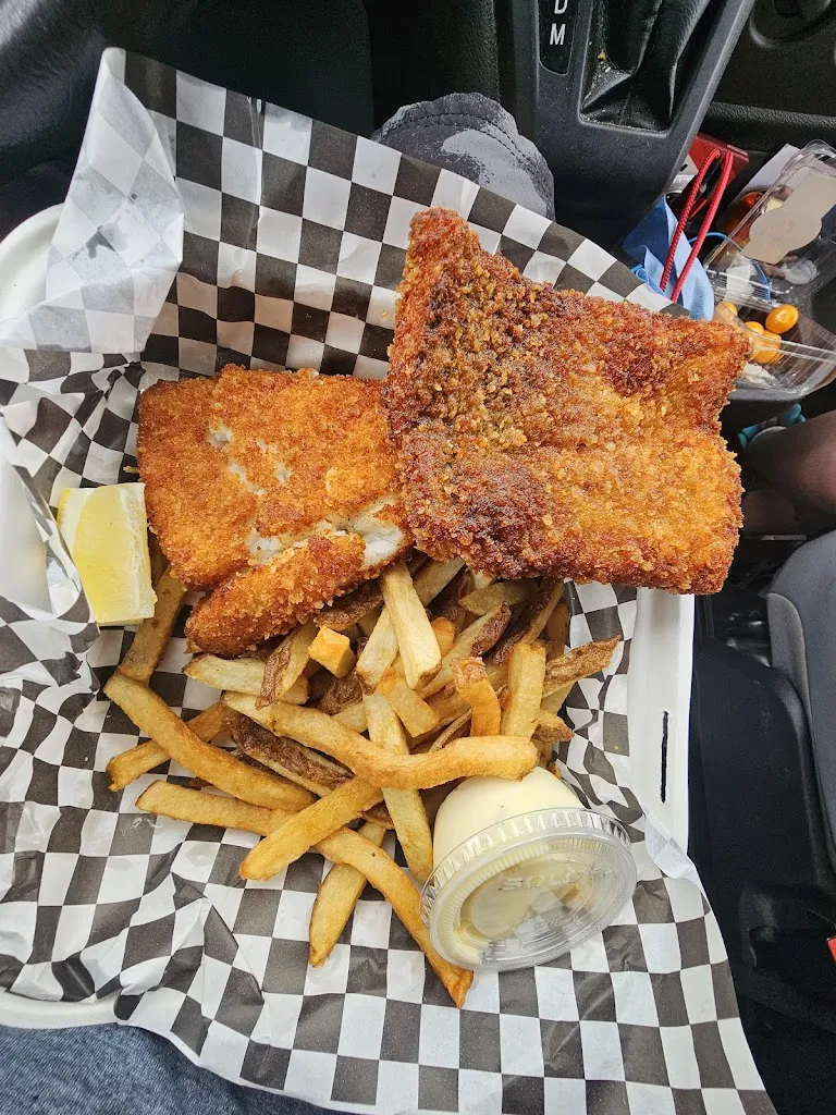 Agawa Fish & Chips_Algoma_slider_imagen_2