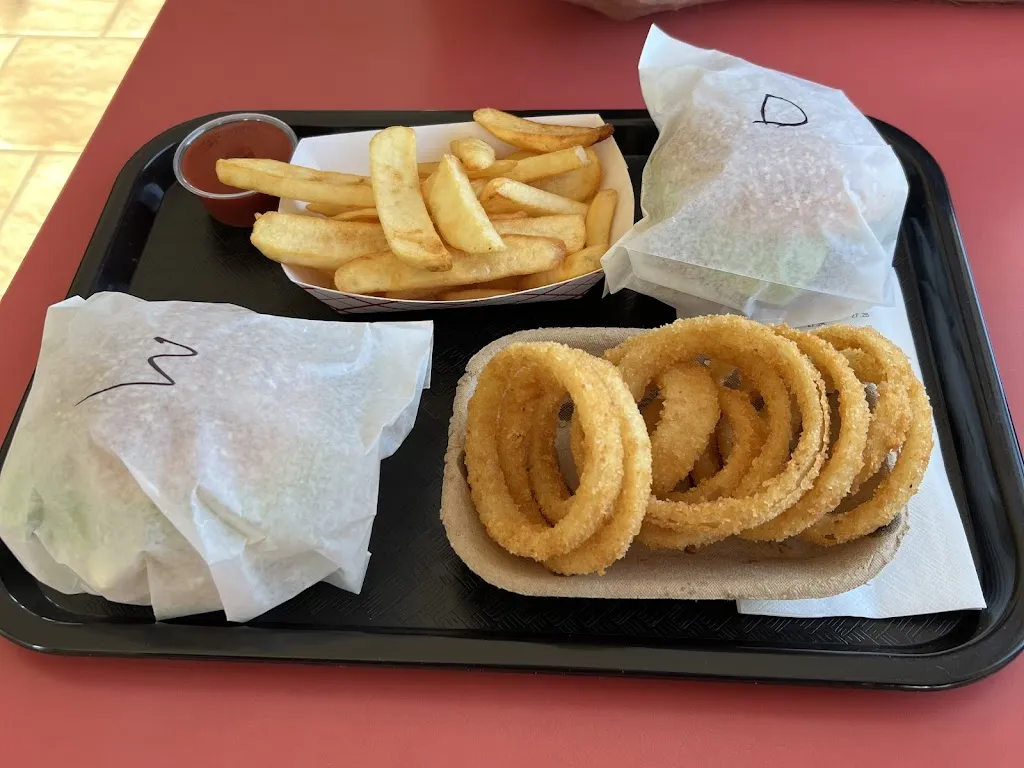 Brian Steeves_Igloo Restaurant_Fort Macleod_reseña