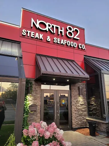 North 82 Steak & Seafood Co restaurante en Algoma