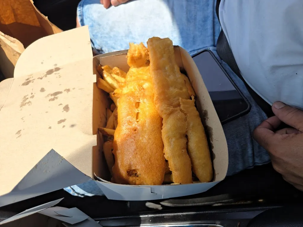 Adele Benoit_Luckys Fish N Chips_Binbrook_reseña