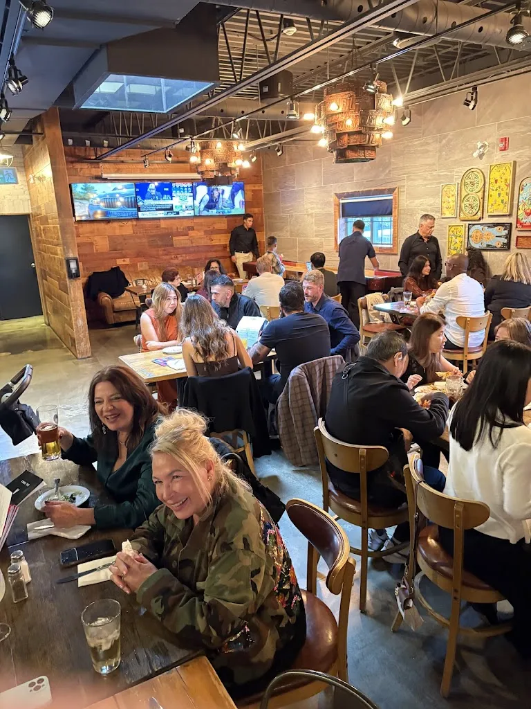 Michael Arturi_Sociable Kitchen + Tavern_Brant_reseña