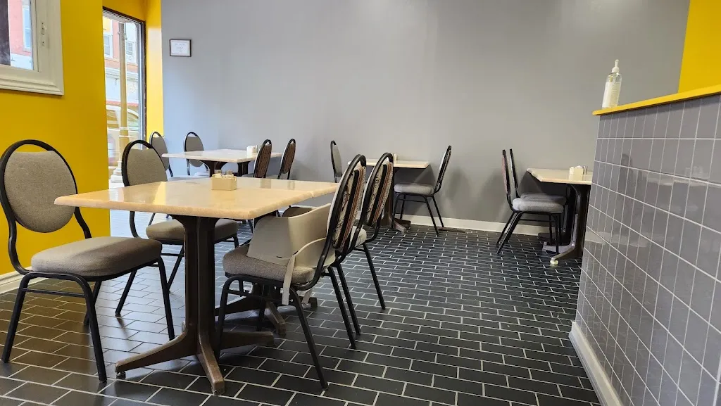 MAPELS restaurant in Carleton Place