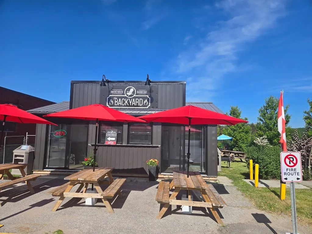 The Backyard_Elmvale_slider_imagen_1