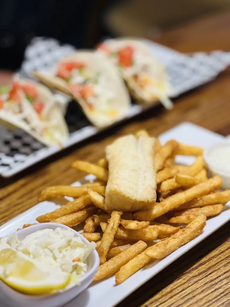 Ying L (CrystalClear)_West Street Willy's Eatery_Goderich_reseña