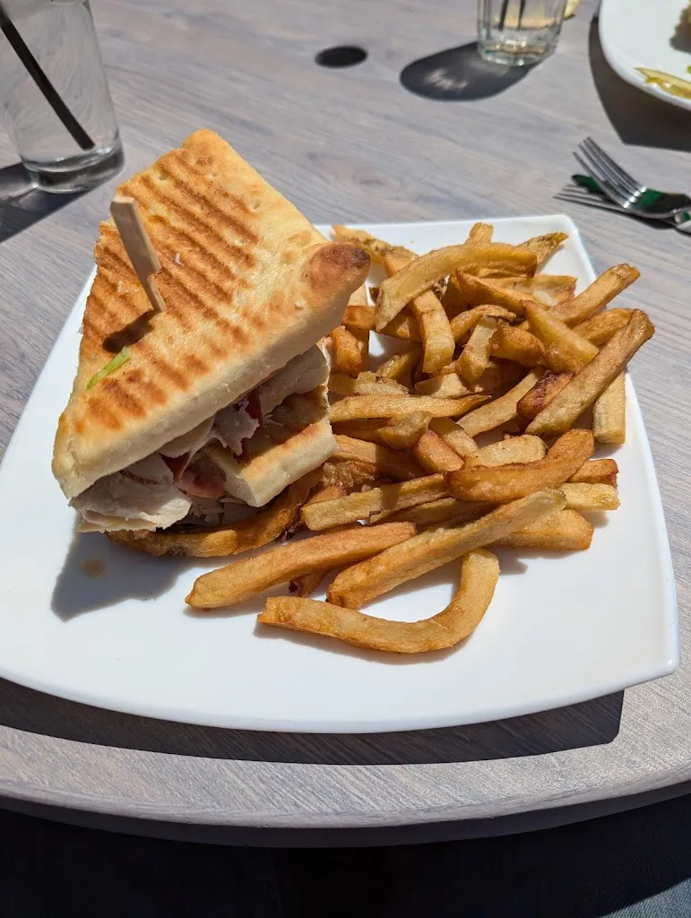 Paddy O'Neils Restaurant Pub_Goderich_slider_imagen_2