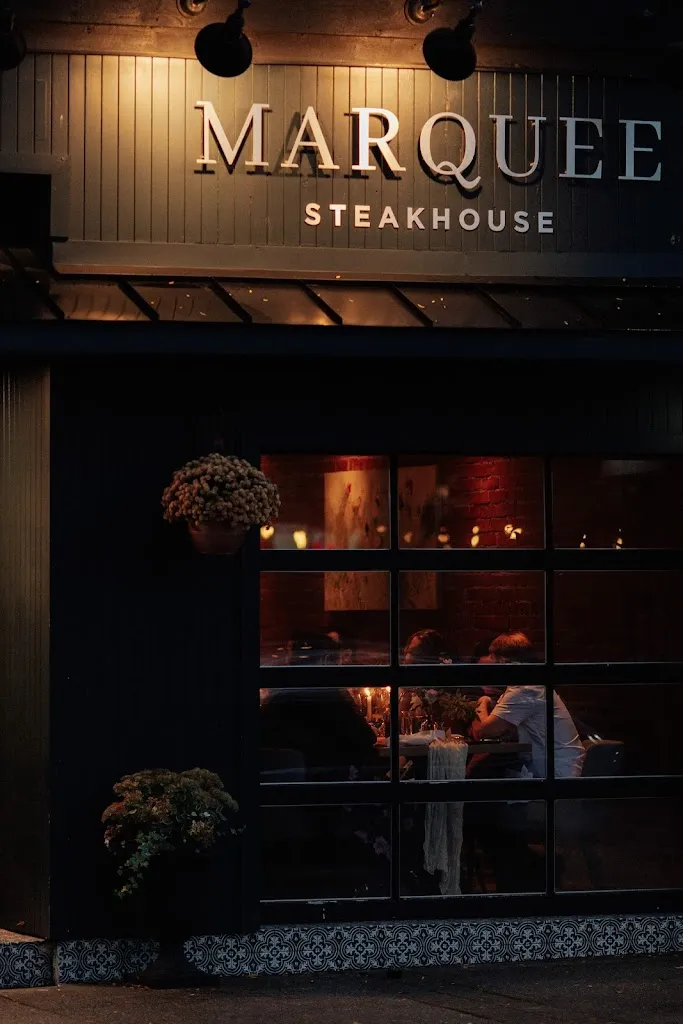 Marquee Steakhouse & Piano Lounge restaurante en Halton