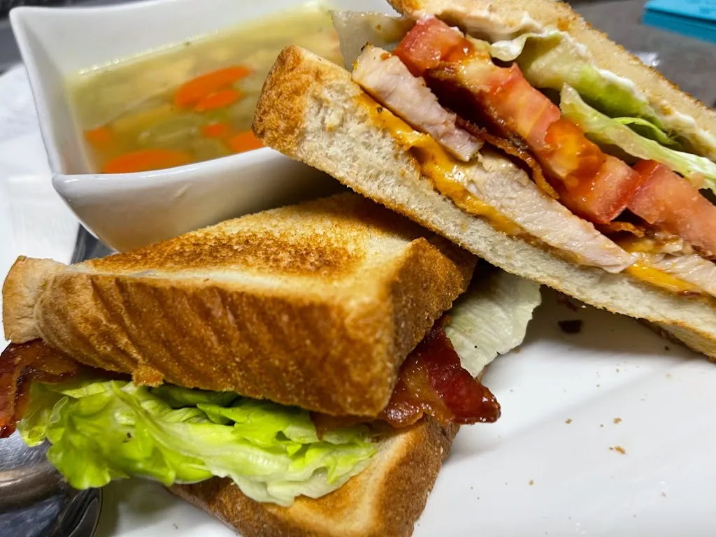 Neighbours Pub_Athabasca_slider_bild_2
