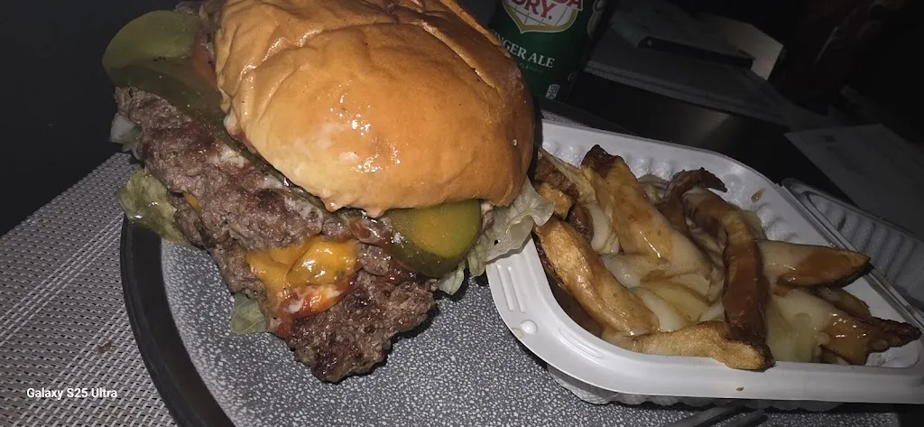 Sarah Rice_Johnny Burger_Innisfil_reseña