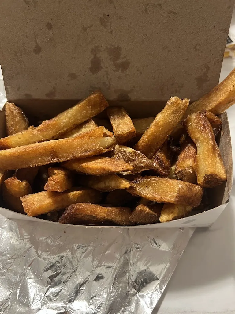 Noora Gorgees_Johnny Burger_Innisfil_review