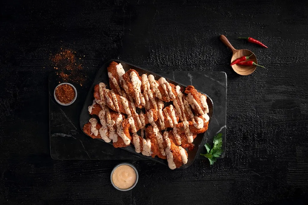 6IXTY WINGS_Innisfil_slider_imagen_3