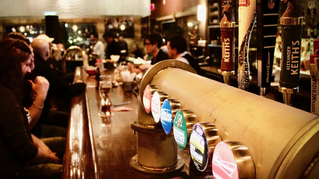 Casey's Grill Bar_Kenora_slider_imagen_1