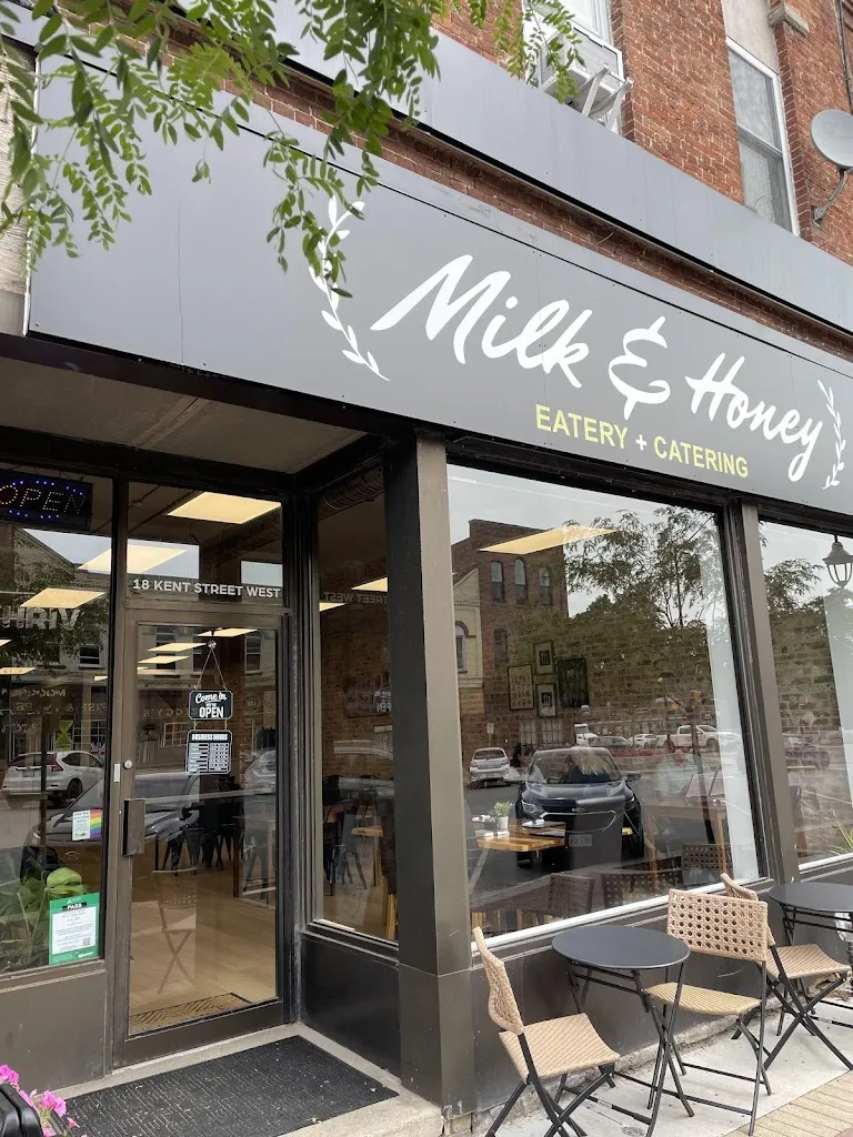 Milk & Honey Eatery restaurante en Lindsay