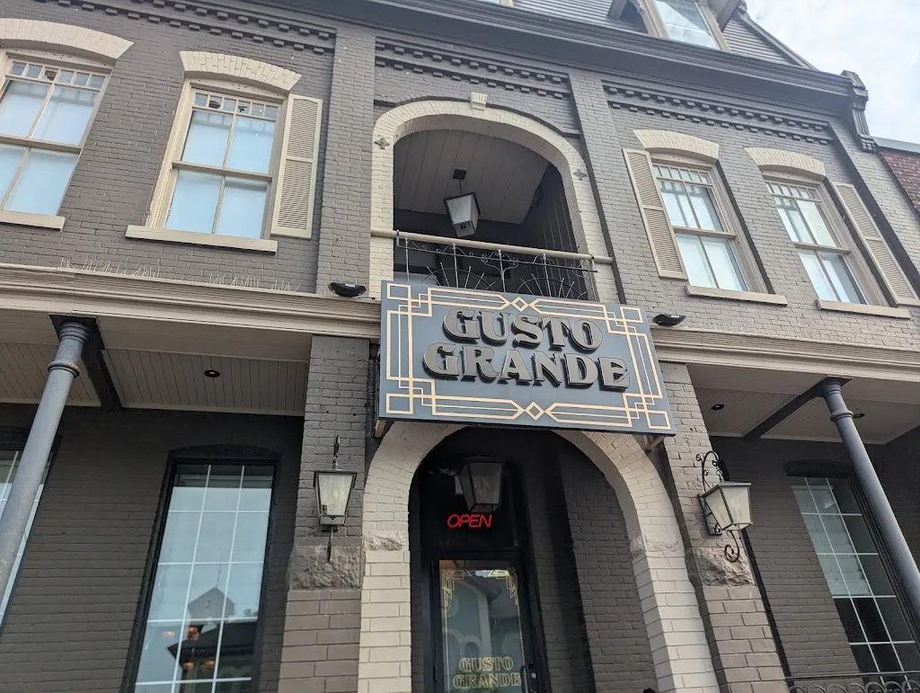 Gusto Grande restaurante en Lindsay