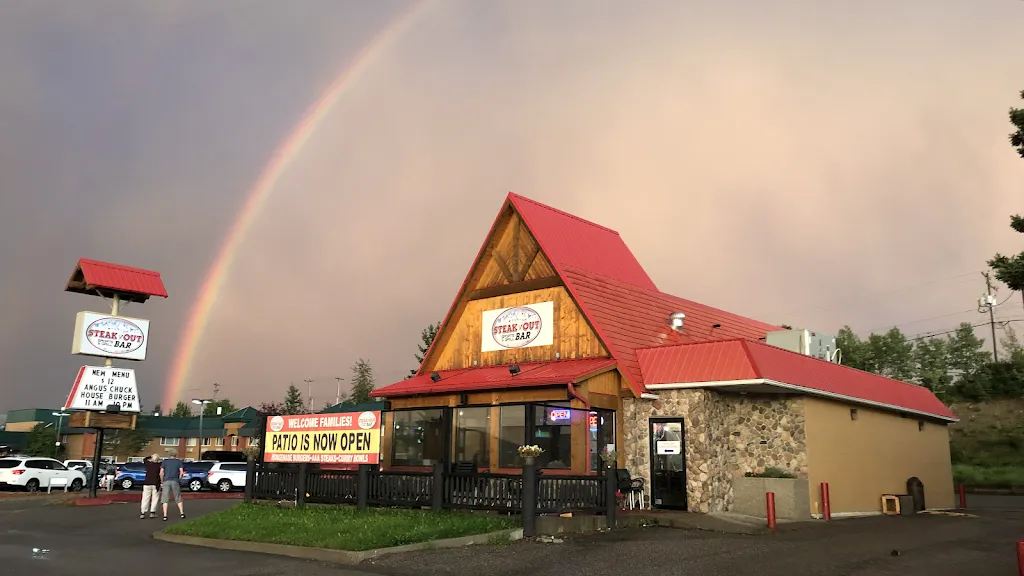Canadian Steakout Grill & Lounge restaurante en Hinton
