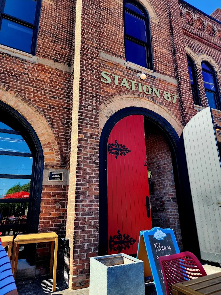 Station 87 Kitchen and Bar restaurante en Meaford