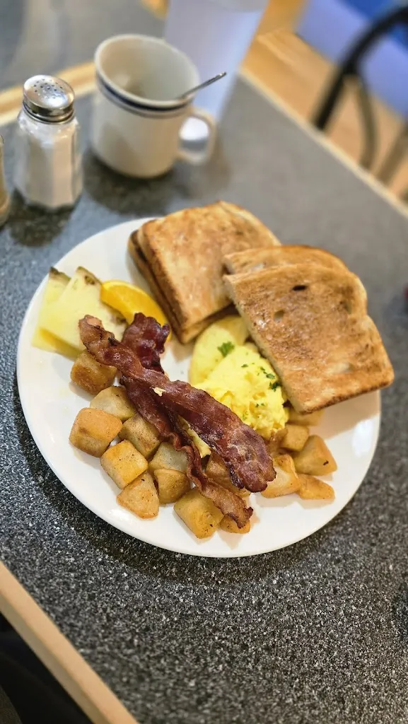 Eggcitement Bistro_Meaford_slider_imagen_3