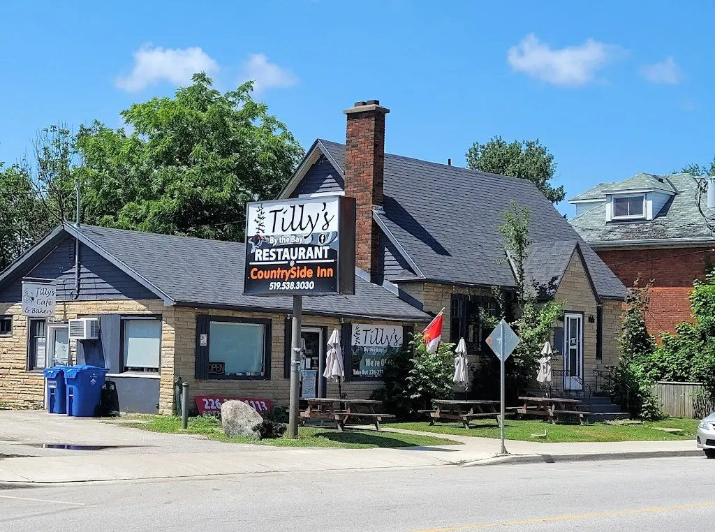 Tilly's By The Bay Café & Bakery restaurante en Meaford